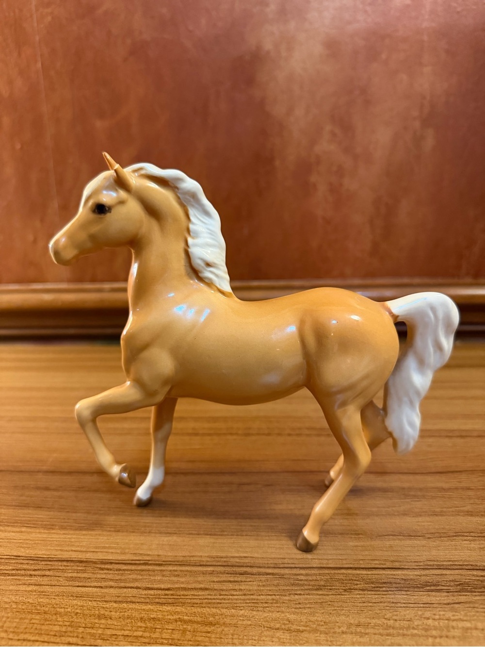 Royal Doulton Beswick Horse Figurine Palomino Gloss 1261 - READ: Ear Chip